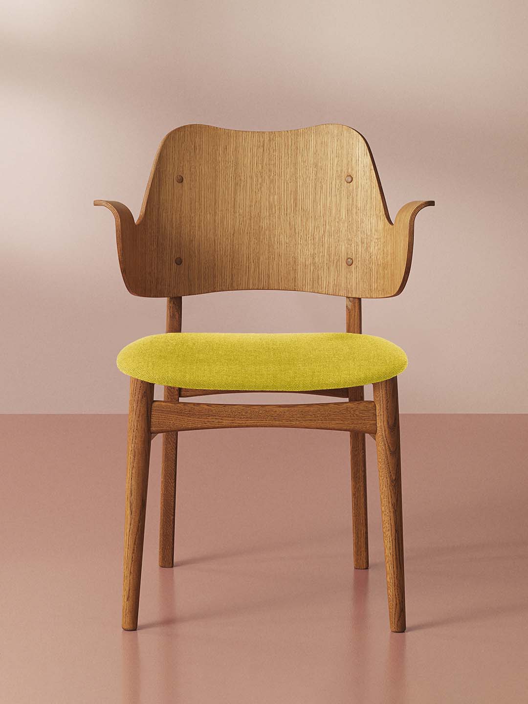 Обеденный стул Warm Nordic Gesture с сидением желтого цвета на бежевом фоне