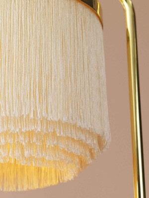 Детальная фотография бахромы светильника настольного Warm Nordic Fringe кремового белого цвета