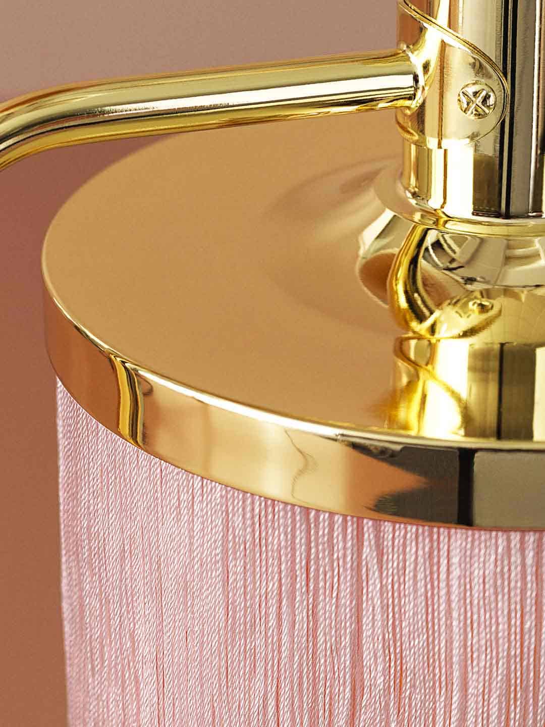 Детальная фотография светильника настольного Warm Nordic Fringe бледно-розового цвета