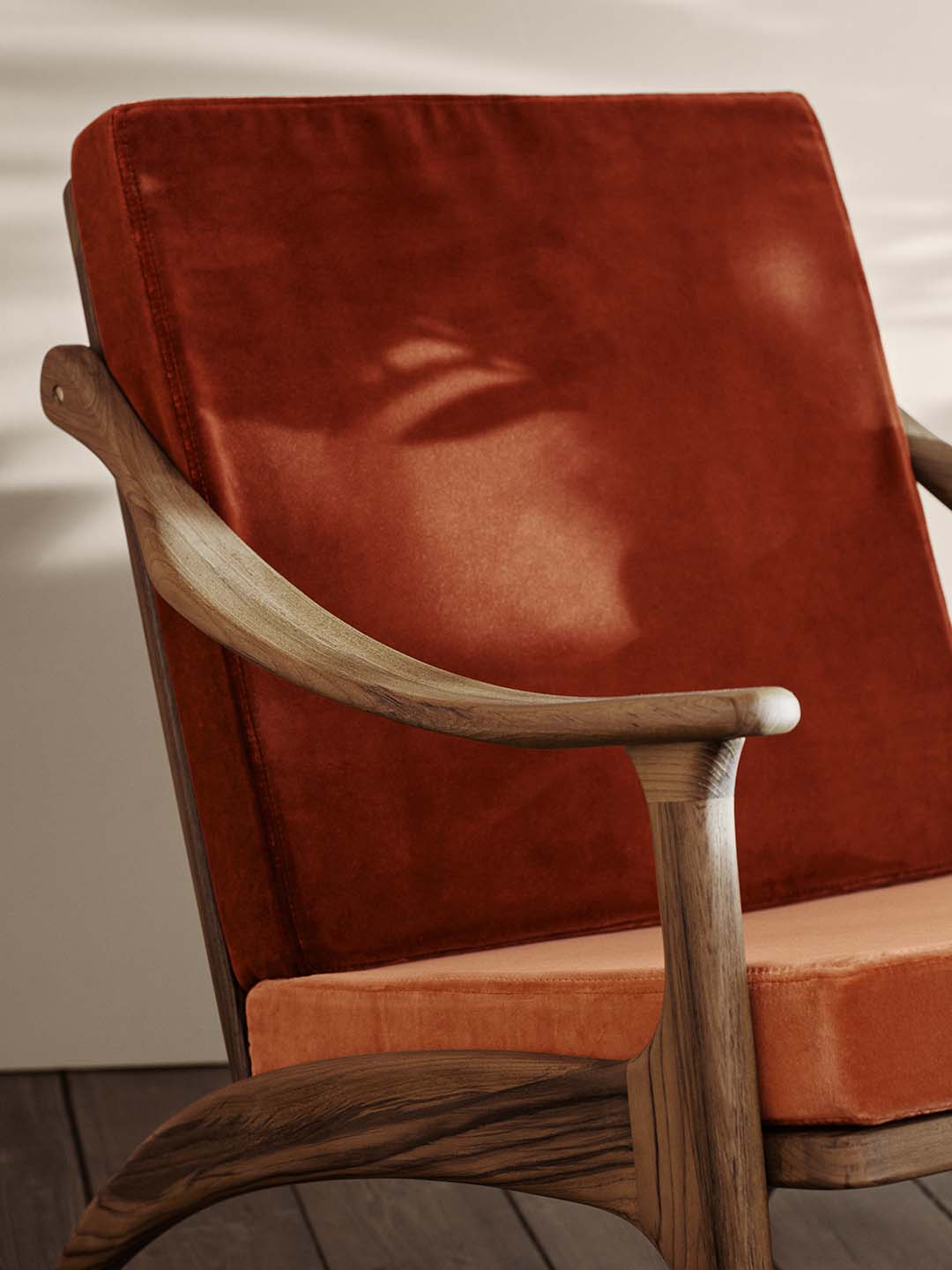 Детальная съемка Кресло Warm Nordic Lean Back тиковое дерево
