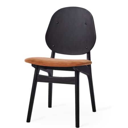 Обеденный стул Warm Nordic Noble черный лакированный бук на белом фоне