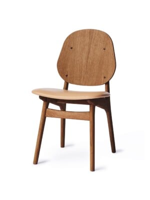 Обеденный стул Warm Nordic Noble, тик на белом фоне вид сбоку