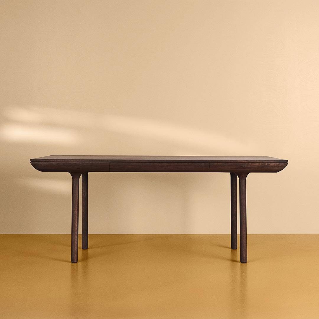 Стол обеденный Warm Nordic Rúna, 180 см на светлом фоне