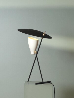 Настольная лампа Warm Nordic Silhouette в цвете черный нуар на светломфоне