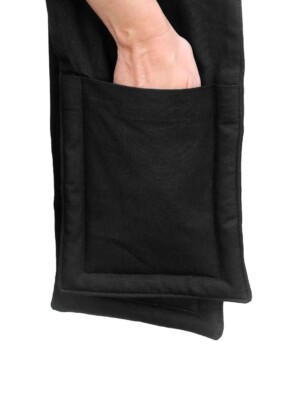 Полотенце-перчатки для духовки TheOrganic, 100х22см черного цвета на белом фоне