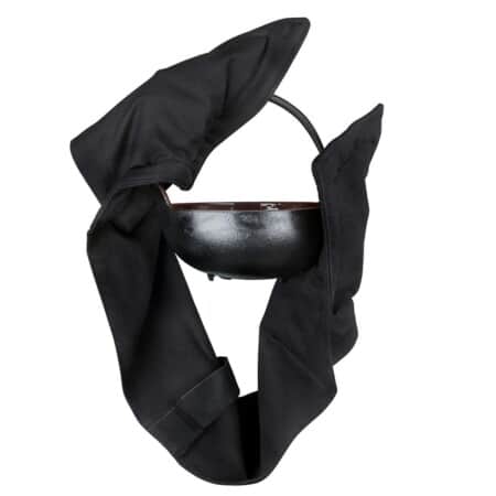 Полотенце-перчатки для духовки TheOrganic, 100х22см черного цвета на белом фоне