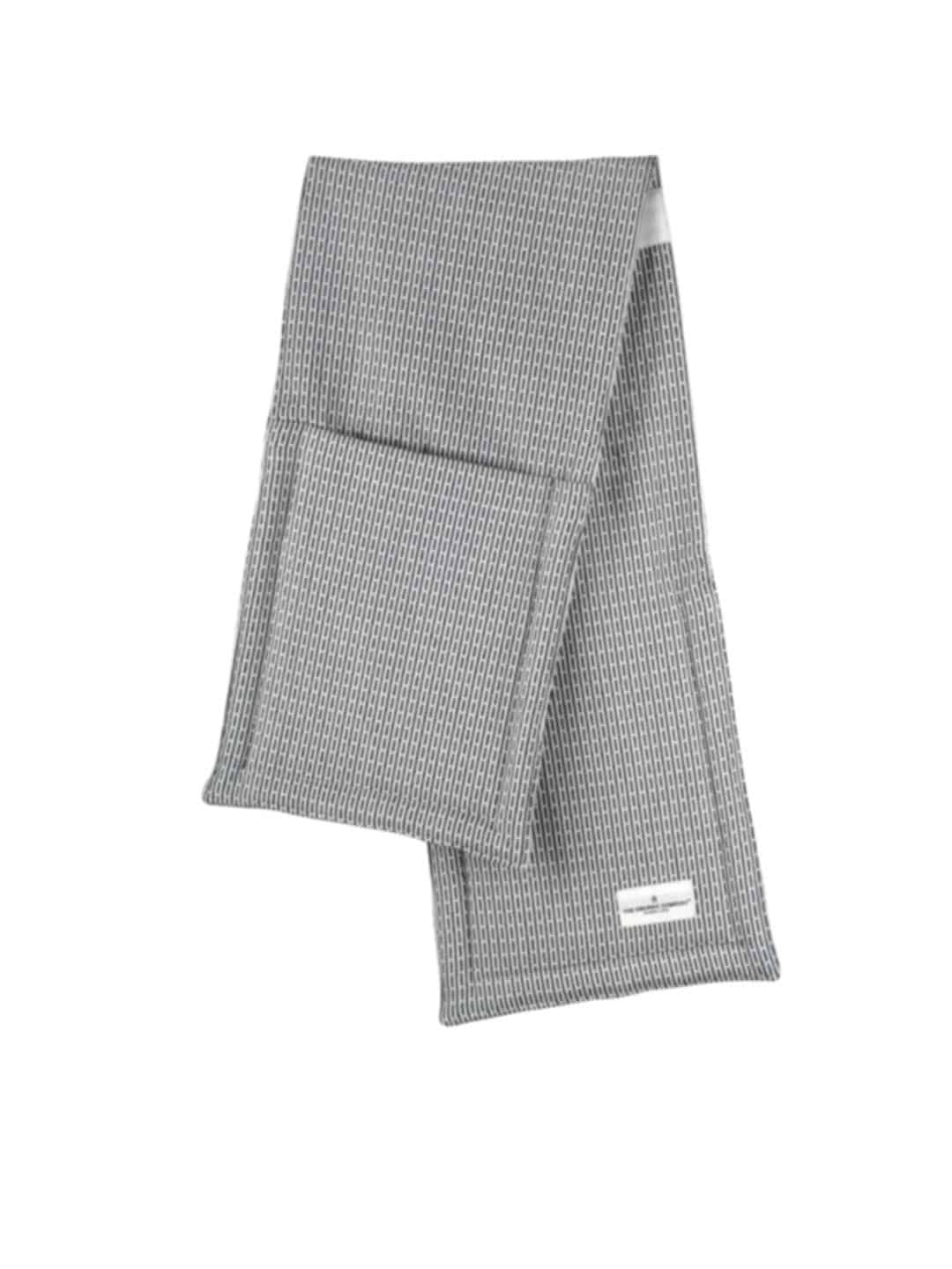 Полотенце-перчатки для духовки TheOrganic, 100х22см цвета утренний серый на белом фоне