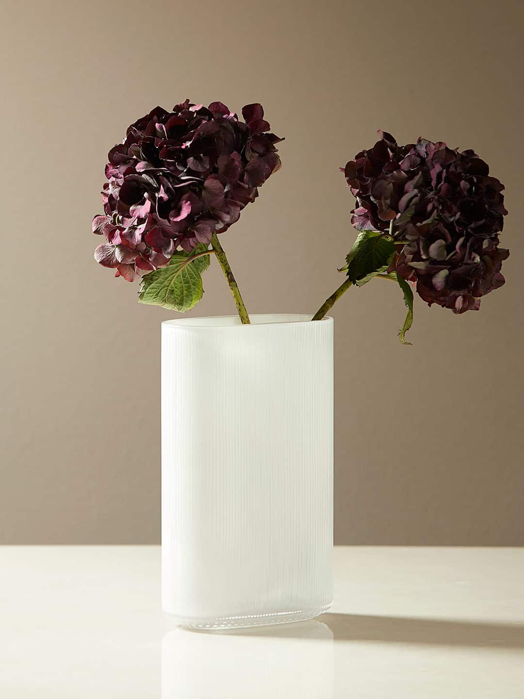 Дизайнерская ваза в цвете опал Warm Nordic Arctic