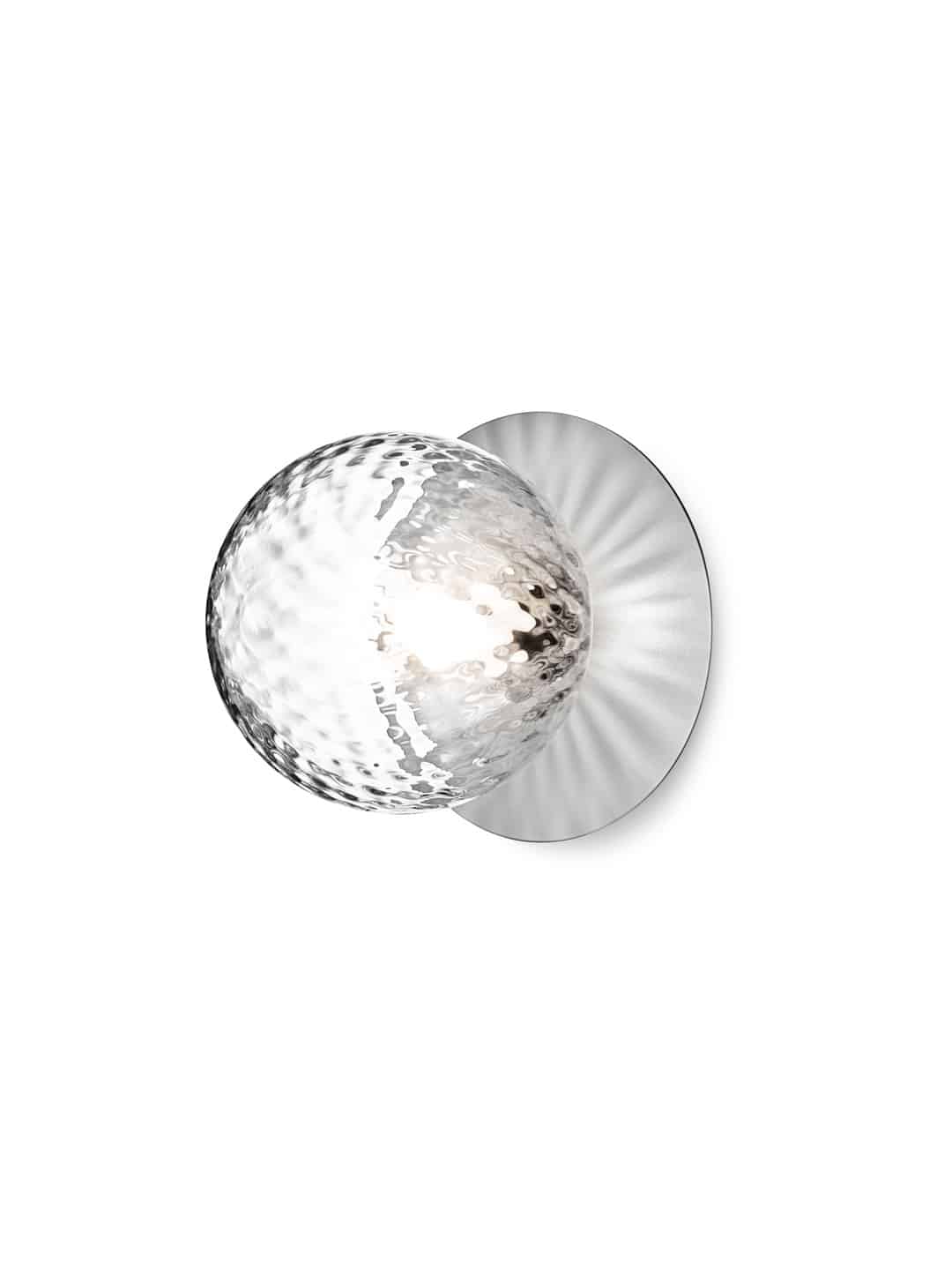Скандинавский настенный светильник Nuura Liila 1 Medium чистый кристалл и серебро вид сбоку