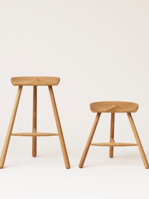 Комплект деревянный стульев разной высоты Form&Refine Shoemaker