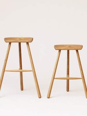 Деревянные барные стулья в скандинавском стиле Form&Refine Shoemaker