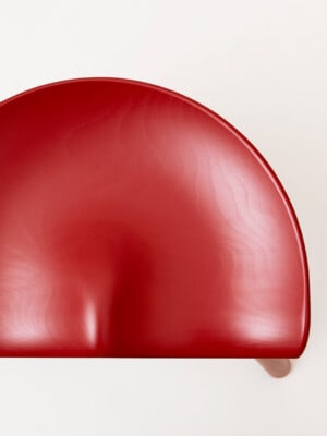 Красный стул в скандинавском стиле Form&Refine Shoemaker