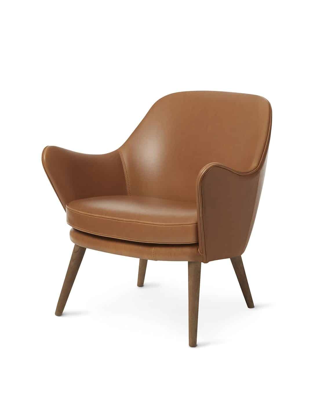 Кресло для отдыха Warm Nordic Dwell желто-коричневая кожа на белом фоне вид сбоку