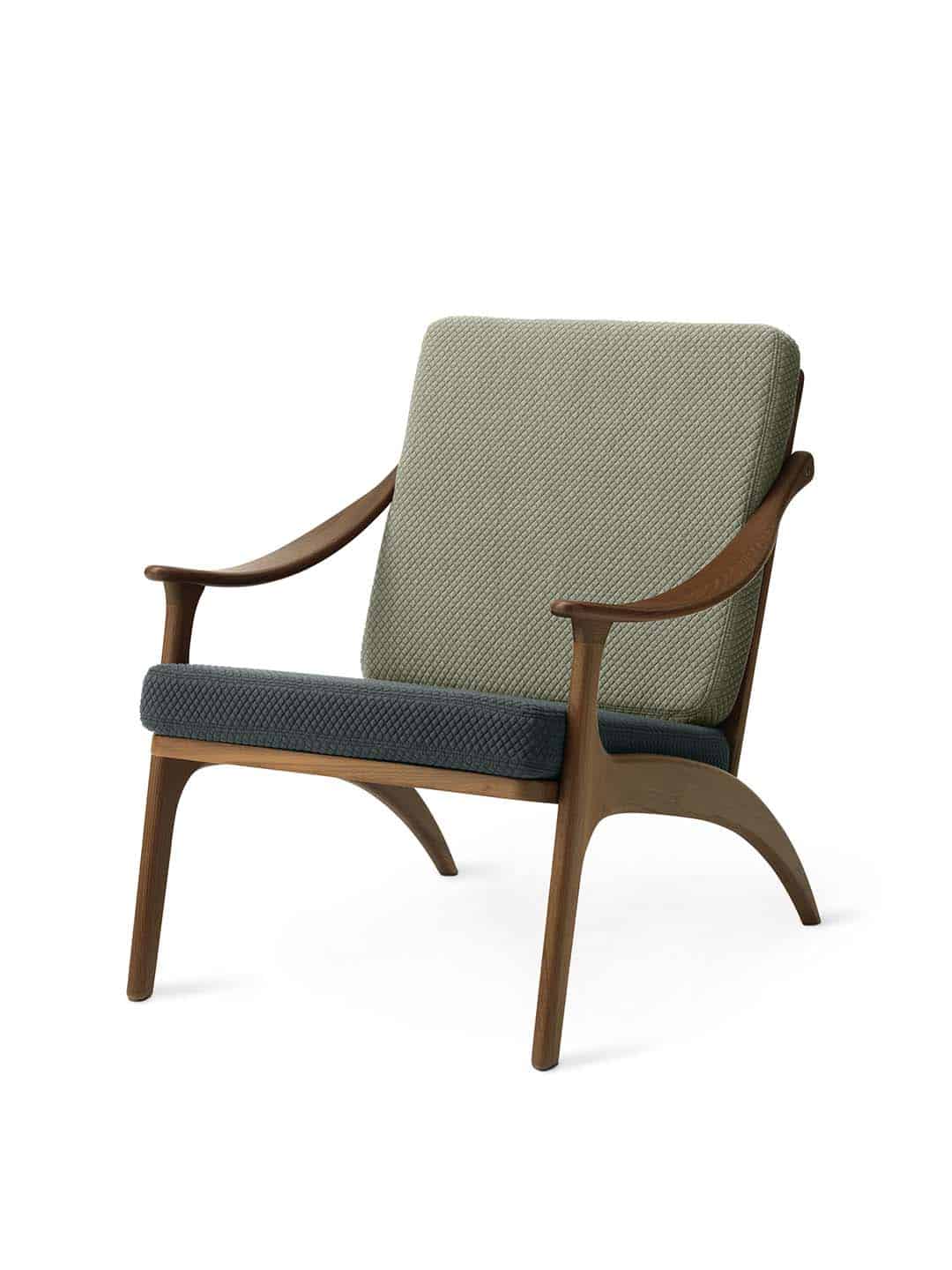 Кресло Warm Nordic Lean Back, тиковое дерево оттенок петроль/светлый шалфей на белом фоне