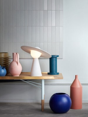Стильная настольная лампа для современного интерьера Moebe Ceramic