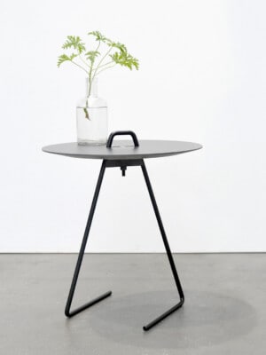 Декоративный столик для современного интерьера Moebe Side