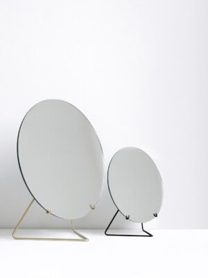 Настольные зеркала от скандинавских дизайнеров Moebe Standing