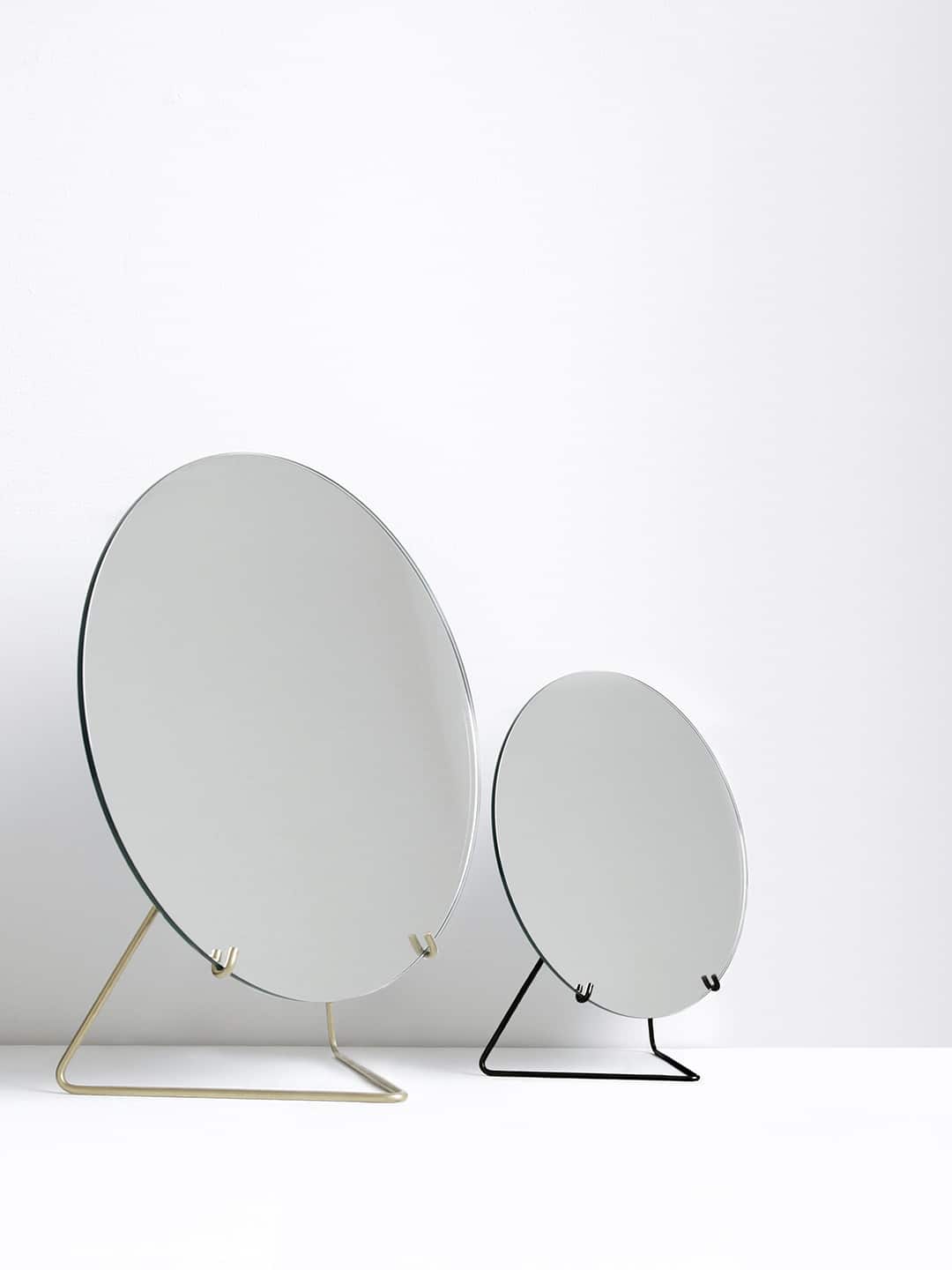 Настольные зеркала от скандинавских дизайнеров Moebe Standing