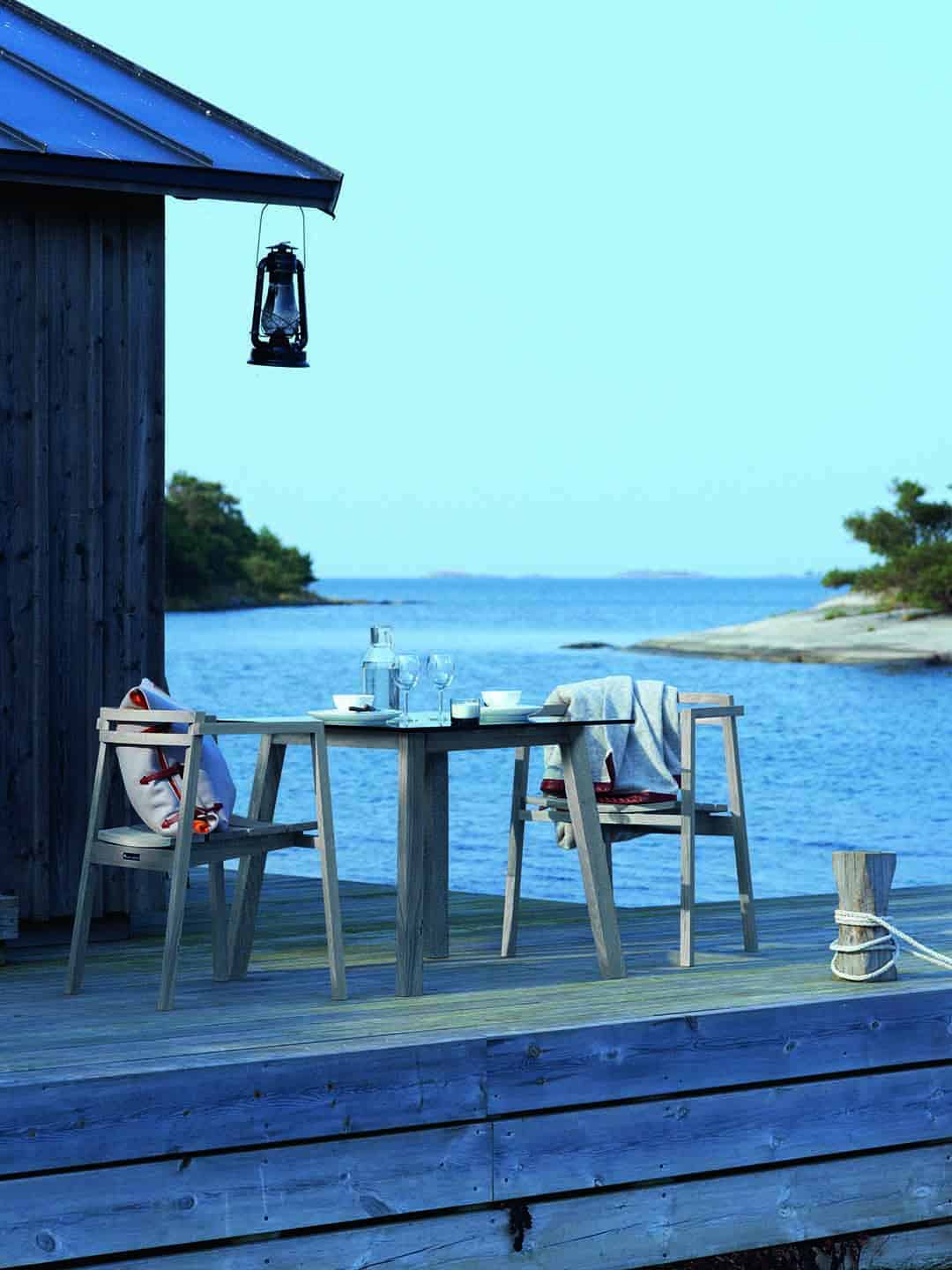 Кресла и стол Skargaarden Oxnö на причале