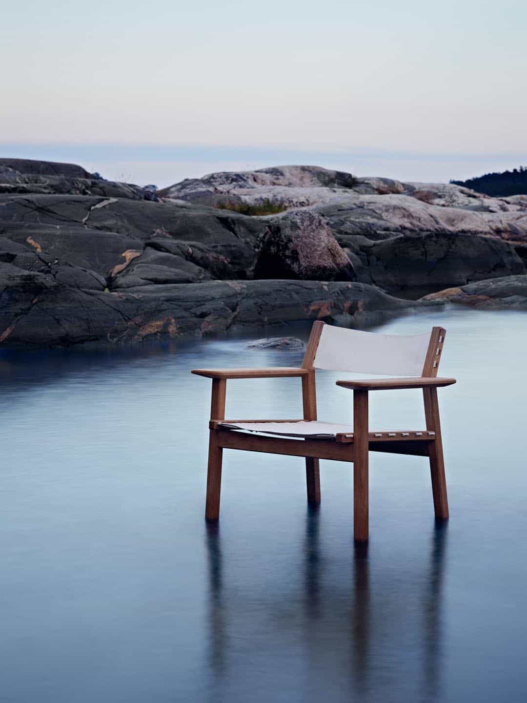 Кресло для отдыха Skargaarden Djurö на берегу моря