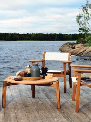 Кофейный стол Skargaarden Djurö на террасе у воды
