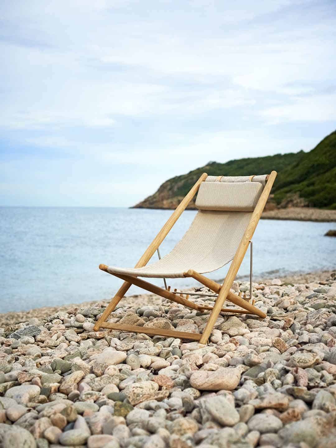 Элитное кресло для отдыха Skargaarden H55 на каменистом пляже