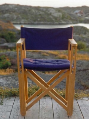 Кресло для отдыха Skargaarden Kryss на террасе