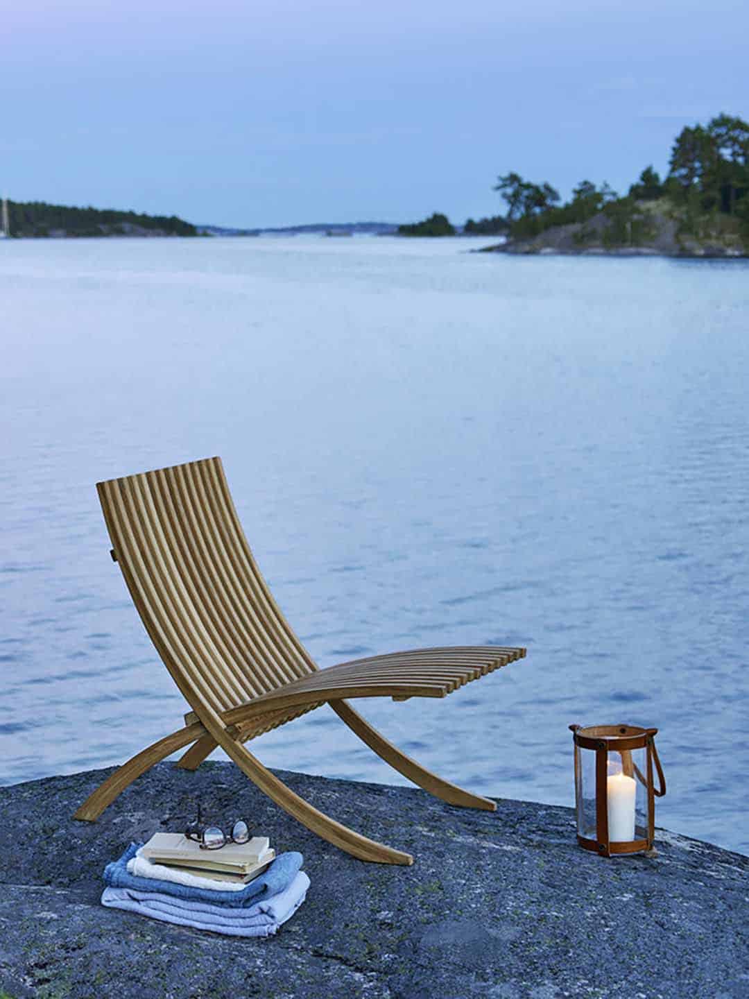 Деревянное кресло-шезлонг Skargaarden Nozib для веранды с видом на воду
