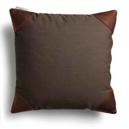 Декоративная подушка премиум класса Skargaarden 50х50см коричневого цвета на белом фоне
