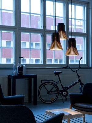 Деревянный подвесной светильник для скандинавского интерьера Secto Petite