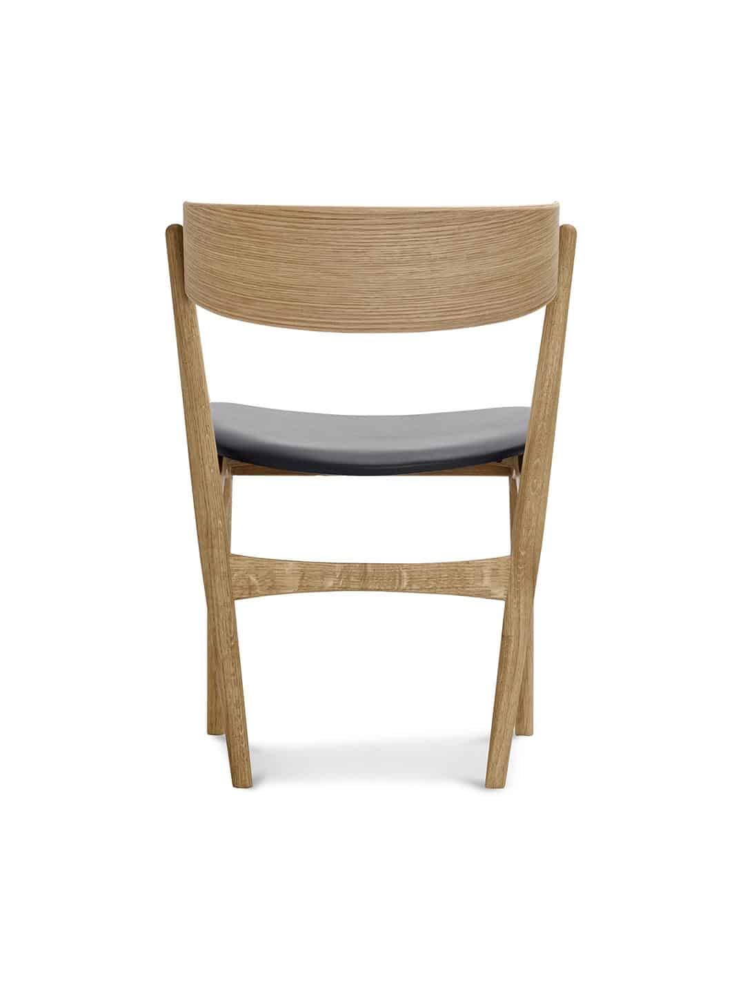 Обеденный стул Sibast №7 дуб, покрытый натуральным маслом/кожа victory black в стиле лофт на белом фоне