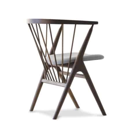 Обеденный стул Sibast №8 дымчаты дуб/светло-серая шерсть для кухни на белом фоне