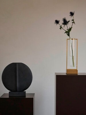 Плоская керамическая ваза для декора 101Copenhagen Guggenheim