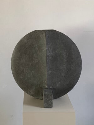 Серая керамическая ваза ручной работы 101Copenhagen Guggenheim