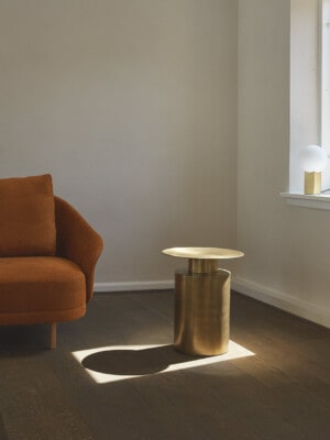 Золотой кофейный стол из металла 101Copenhagen Pillar