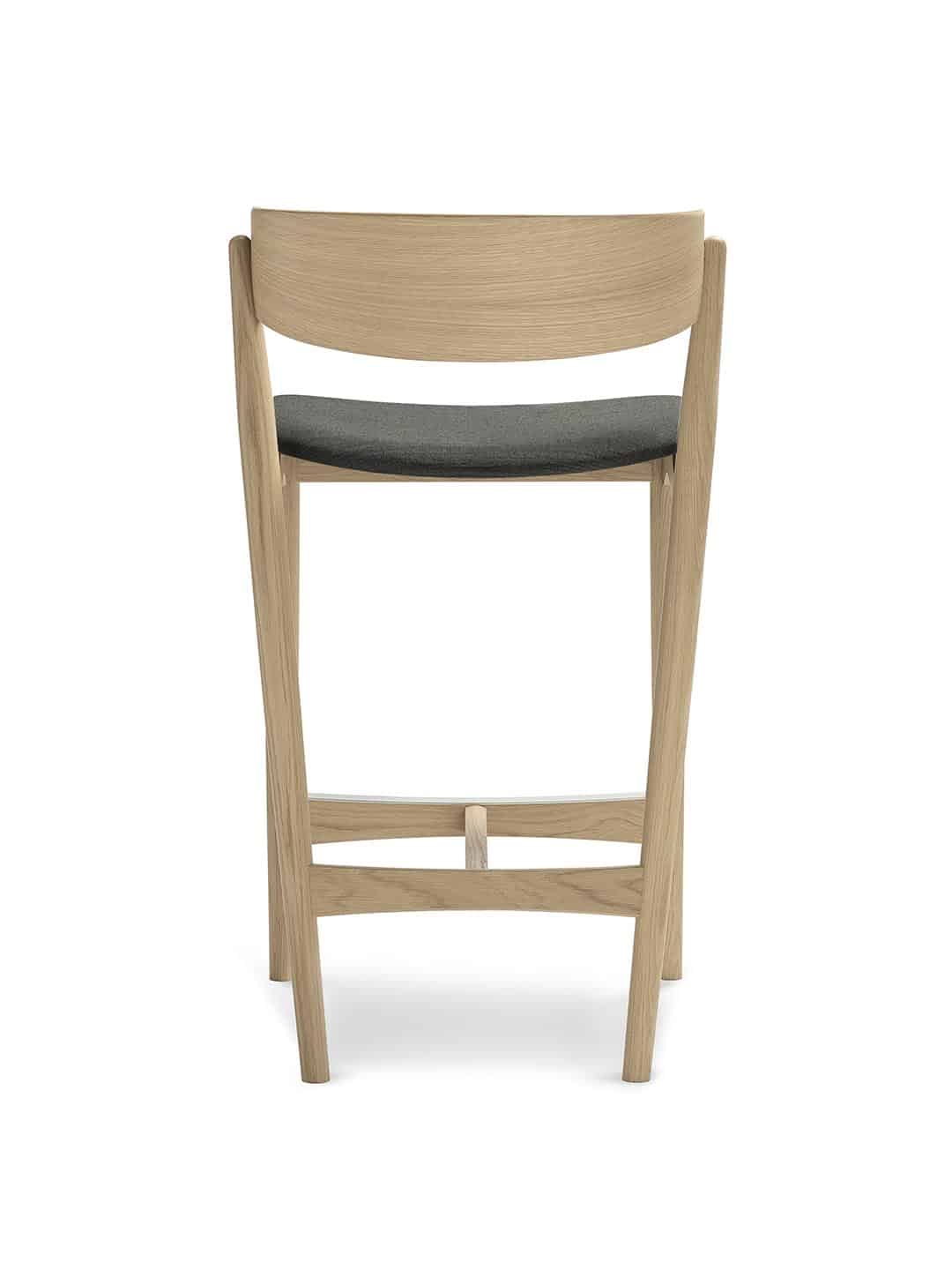 Стильный полубарный стул Sibast №7 дуб, покрытый белым маслом/темно-серая шерсть на белом фоне
