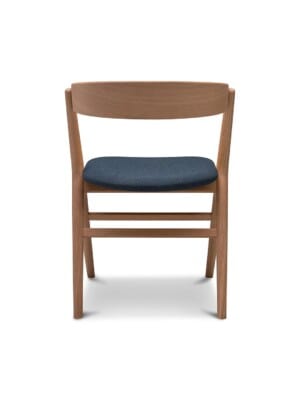 Дорогой обеденный стул Sibast №9 мыльный дуб/синяя шерсть на белом фоне