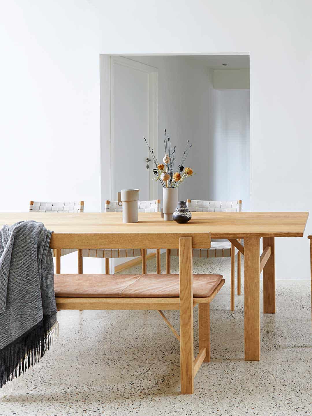 Дизайнерский обеденный стол в скандинавском стиле Form&Refine Damsbo
