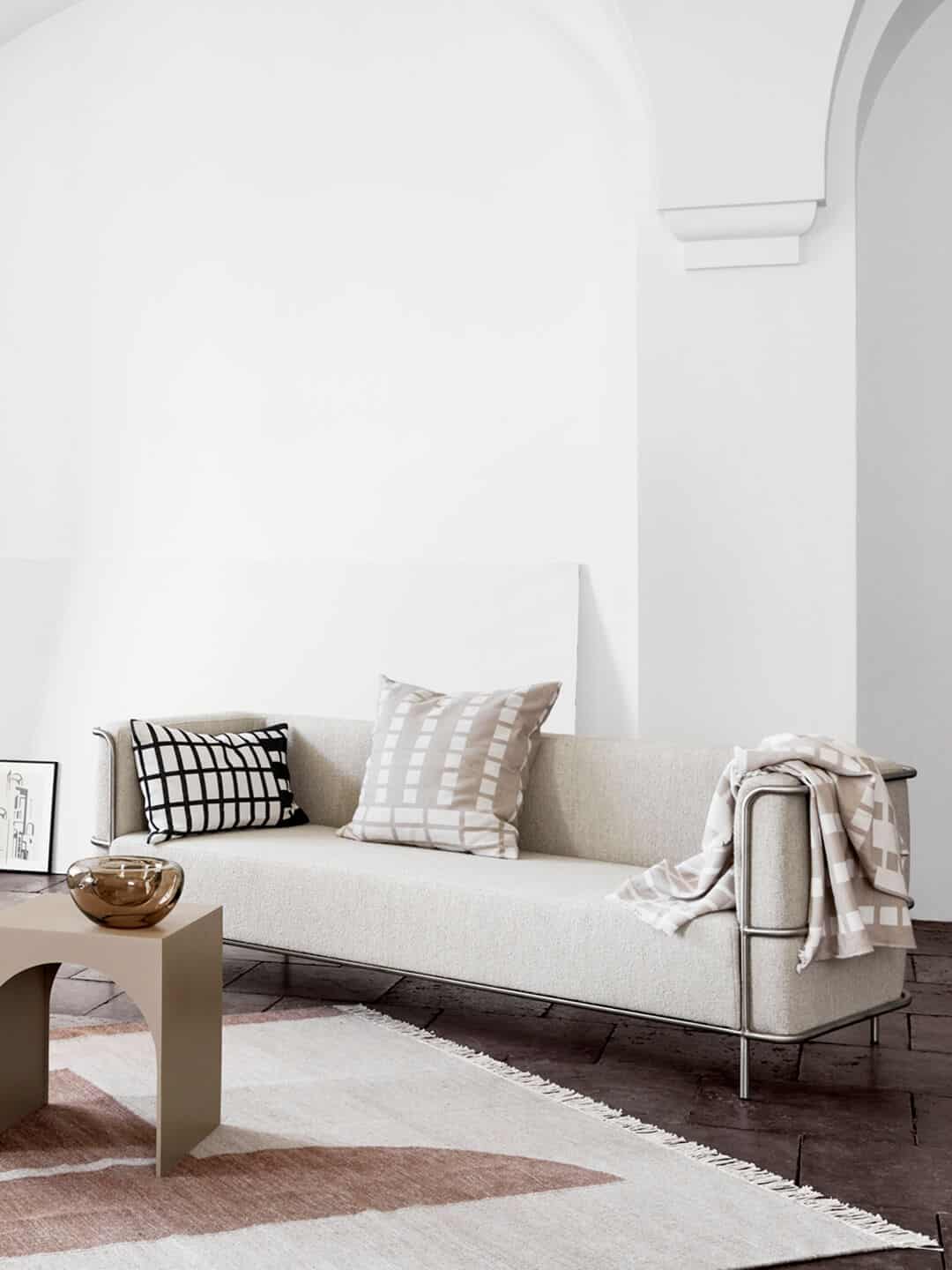Дизайнерский диван Kristina Dam Modernist 3-местный в белом интерьере