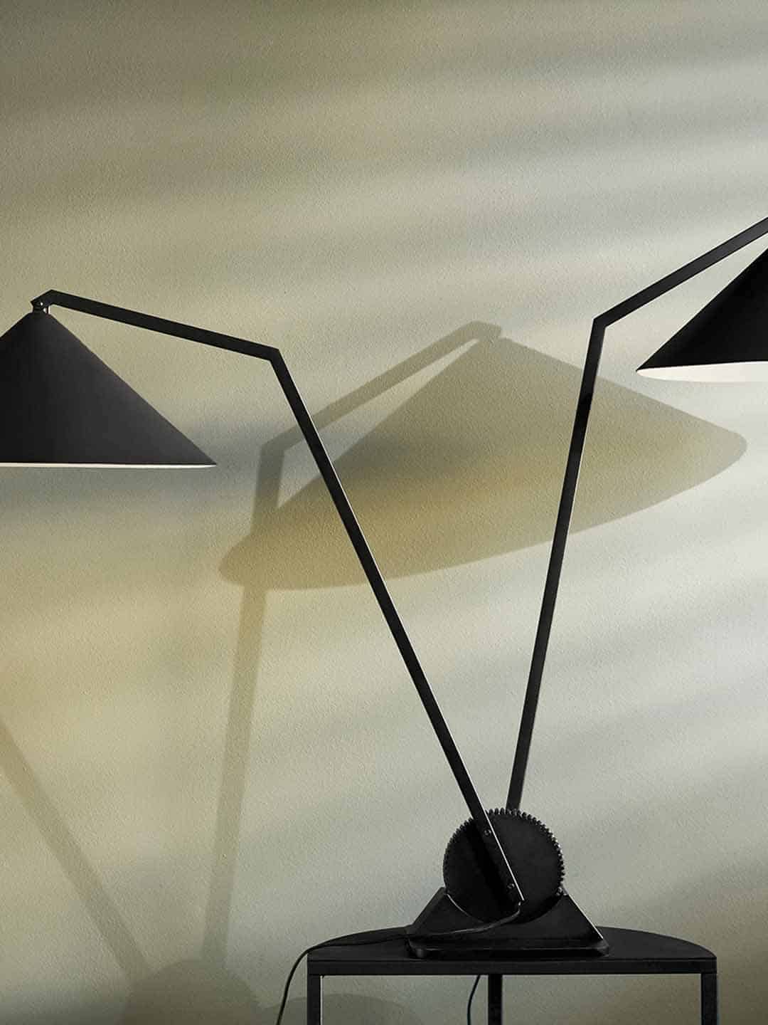 Дизайнерский настольная лампа Northern Gear с двумя абажурами черного цвета