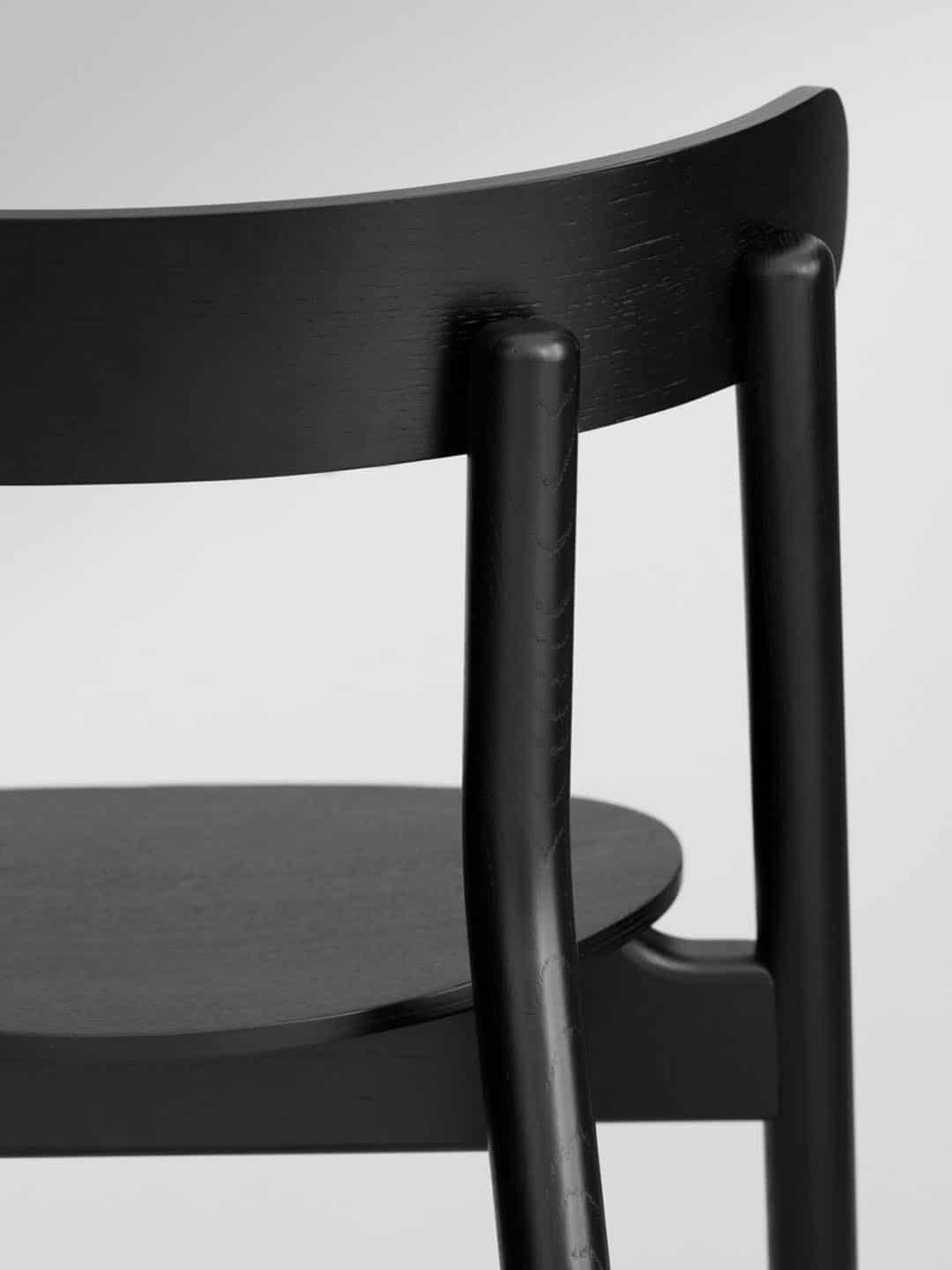 Дорогой обеденный стул Northern Oaki черного цвета