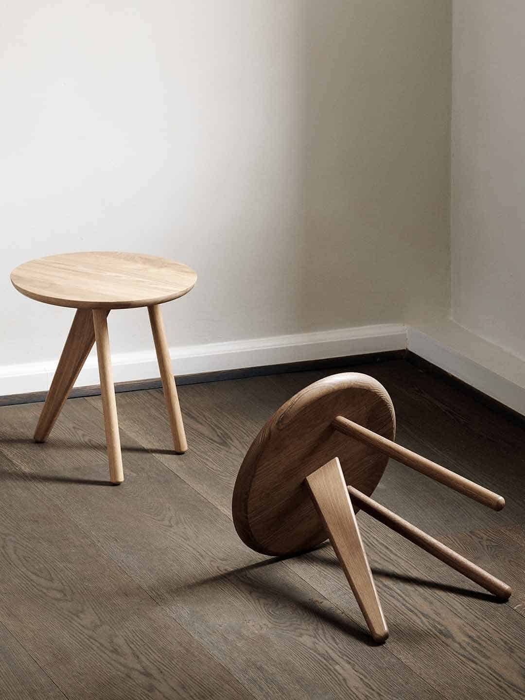Скандинавские кофейные столы NORR11 Fin Side в светлом интерьере