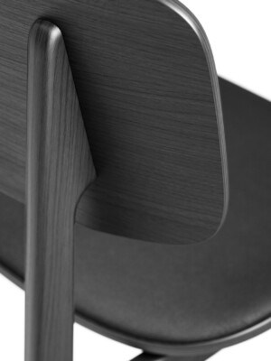Обеденный стул NORR11 NY11 премиум класса из черного дуба с кожаныым сиденьем