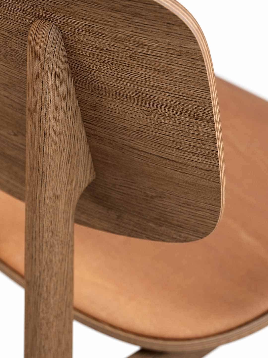 Оригинальный обеденный стул NORR11 NY11 из дымчатого дуба с кожаным сиденьем