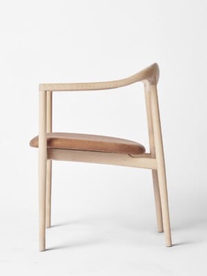 Обеденный стул Brdr. Kruger Jari из беленого ясеня в скандинавском стиле