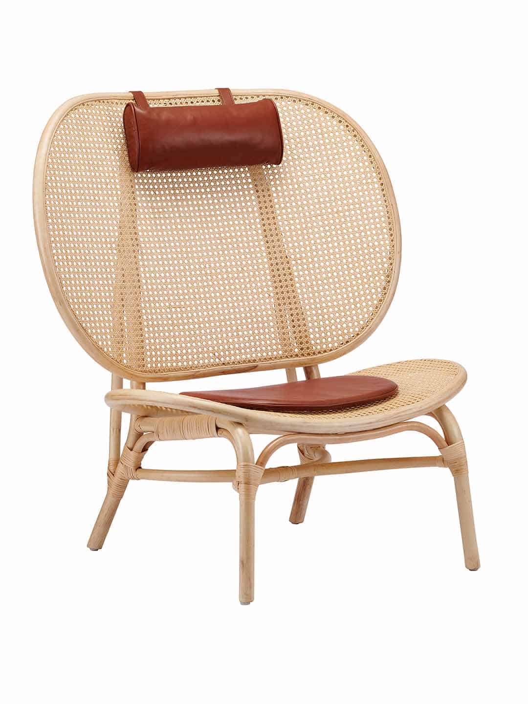 Практичное кресло NORR11 Nomad с подушками из кожи коньячного цвета
