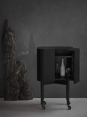 Деревянный барный шкаф Northern Loud из черного дуба в скандинавском стиле