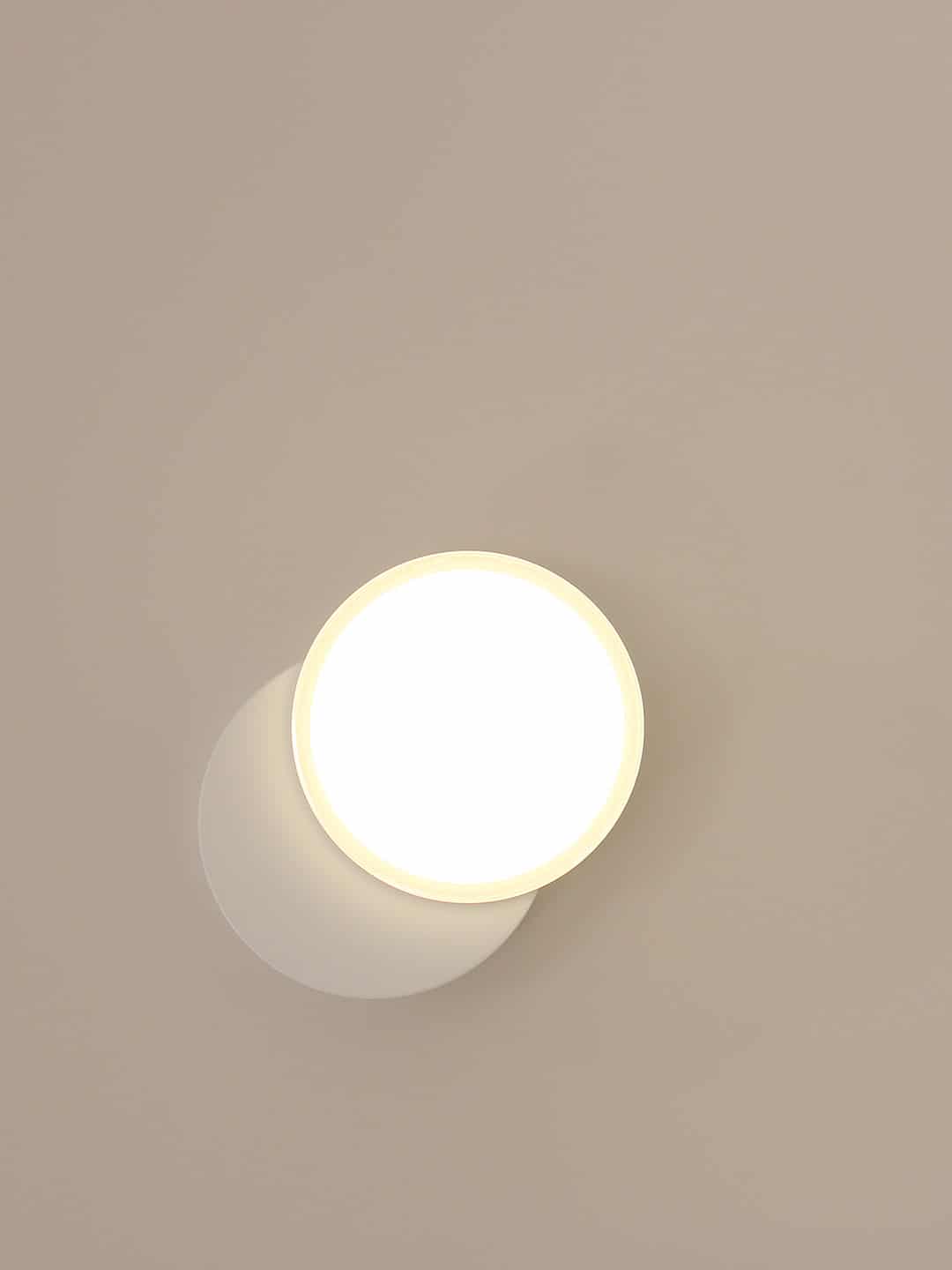 Дизайнерский настенный светильник Tunto Dot 01 белого цвета