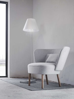 Оригинальное кресло Stolab Wrap в светлом помещении