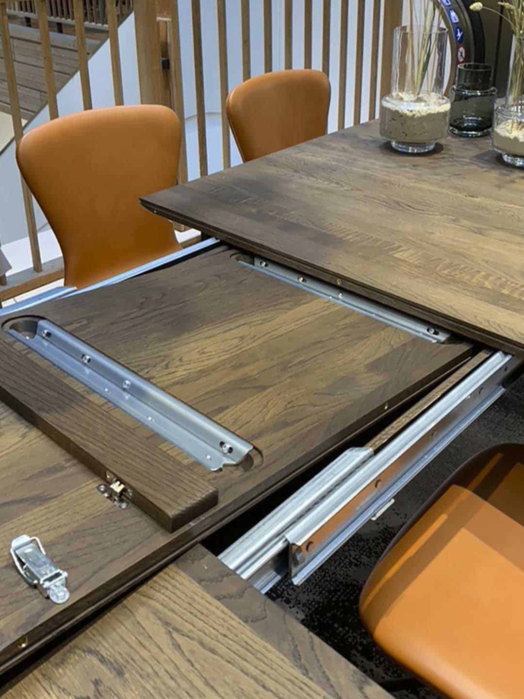 Обеденный стол Bruunmunch PLAYdinner Lame ручной работы в светлом интерьере